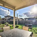 San Antonio Home With Yard About 8 Mi To Lackland!