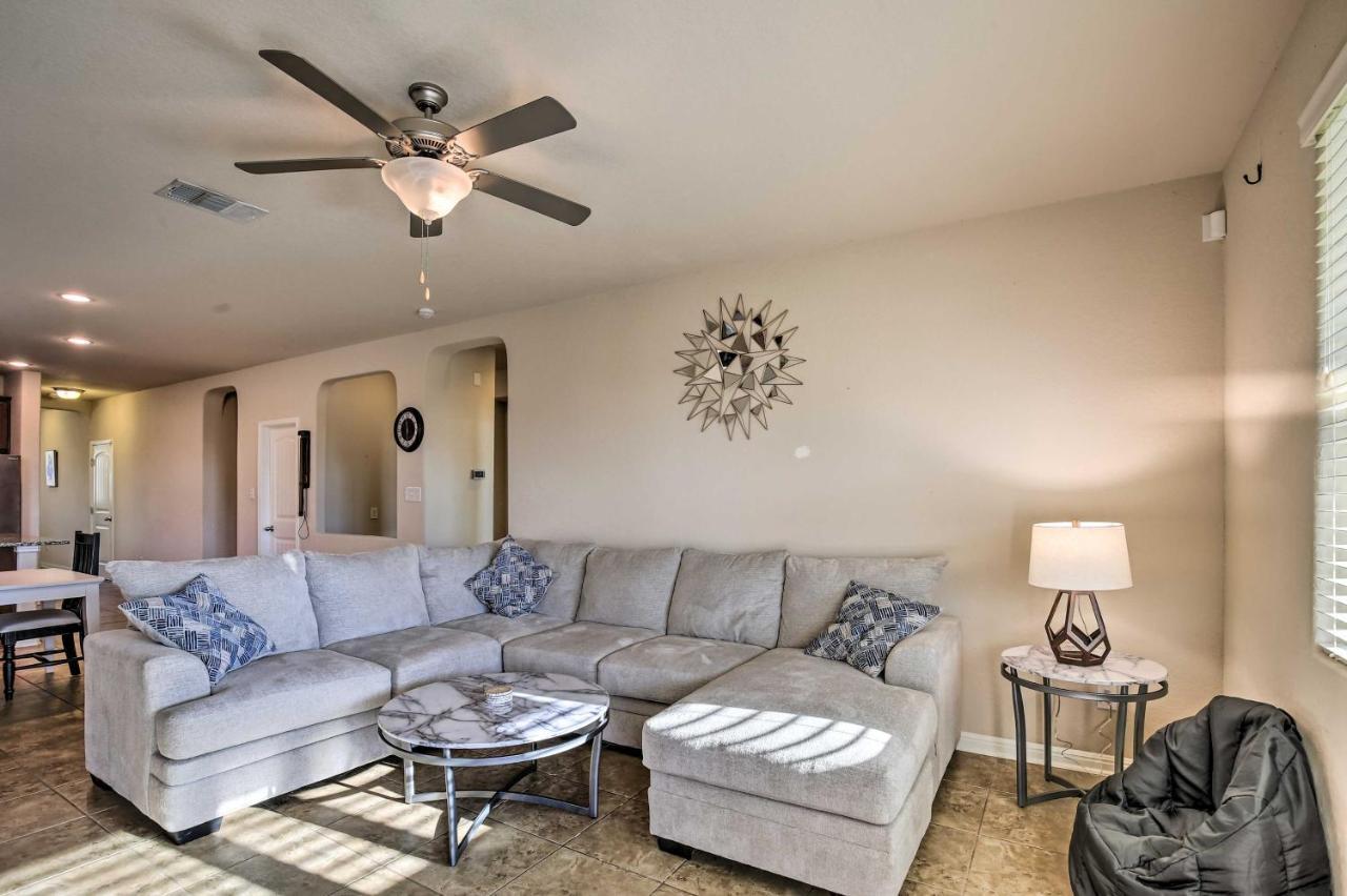 Ferienhaus With Yard About 8 Mi To Lackland!